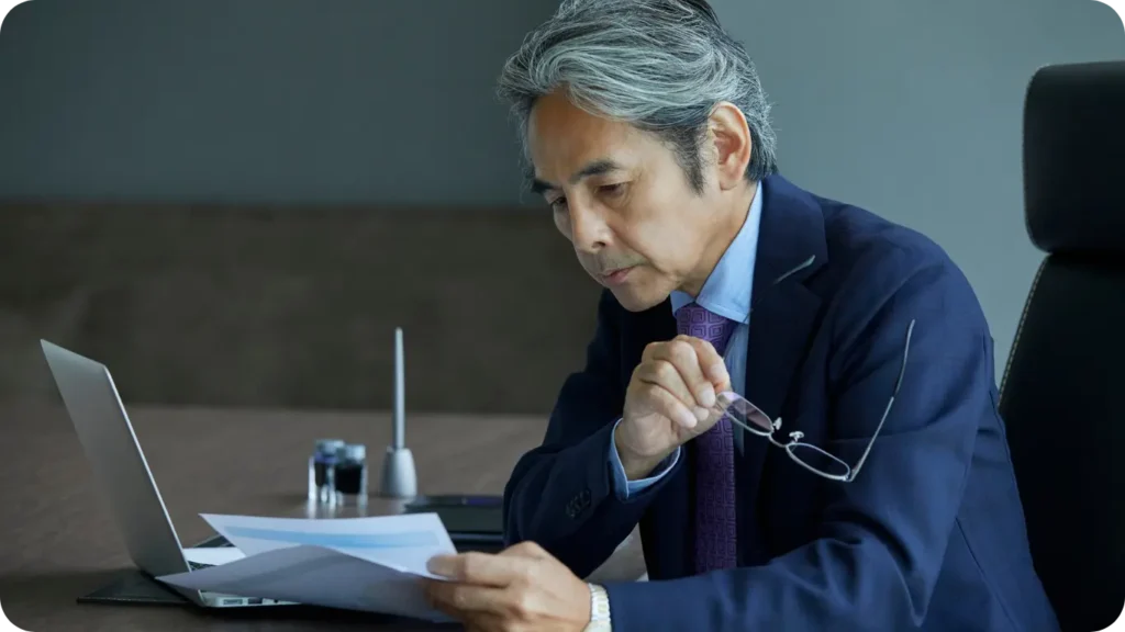 Expert reviewing FDA Q-Sub guidance for Pre-Submission support